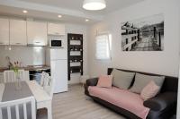 Apartamento de 1 dormitorio con terraza y vistas al mar