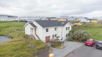 B&B Tórshavn - 4 Bedroom Apartment - 20 Min Walk From City Centre - Nature - Bed and Breakfast Tórshavn