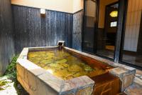 Tweepersoonskamer met 2 Aparte Bedden en Eigen Externe Badkamer