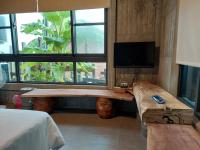 Queen Room with Garden View