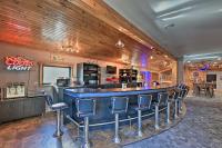 Massive Hatfield Loon Lodge with Roller Rink - B&B Hatfield