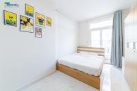 Habitación con cama extragrande y balcón