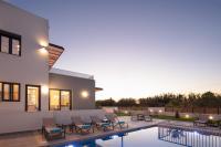 Sunnyside Villas, Just Steps to the Beach & Restaurants, By ThinkVilla - Chambres d’hôtes