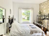 Walnut Gite Sleeps 2 with Terrace - Ferienwohnung Eymet