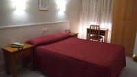 Habitación con cama grande 