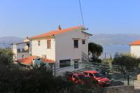 B&B Trogir - Apartments by the sea Slatine, Ciovo - 9453 - Bed and Breakfast Trogir
