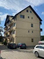 Wanderlust Home Cream, Rasnov Apt for 4, Wifi and Free Parking - Chambres d’hôtes