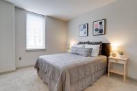 B&B Arlington - Stylish Condo at Crystal City With Rooftop - Bed and Breakfast Arlington