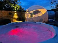 Bulle du puits avec jacuzzi et sauna privatif - B&B