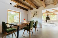 Villa LISA - VILLA WITH SWIMMING POOL AND HUGE GARDEN - B&B Mozirje