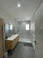 Magnifique villa avec piscine extérieure - B&B Alleins