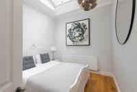 PenthouseStays Notting Hill - Spacious 3 Bedroom King Bed Apartment - near Portobello Road & Kensington High Street - Chambres d'hôtes Londres