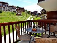 Apartment with Mountain View