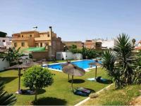 Apartamento con patio y piscina cerca de Sevilla - B&B La Algaba