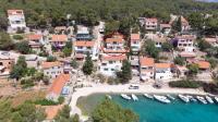 B&B Vrbanj - Apartments by the sea Basina, Hvar - 11923 - Bed and Breakfast Vrbanj