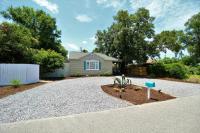 Beachy Bungalow for Family Fun! Walk to beach! - B&B Pensacola