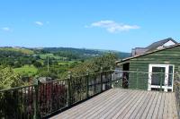 B&B Corwen - Redwood Lodge, Dee Valley Stays - cosy microlodge with detached private shower & WC - Bed and Breakfast Corwen