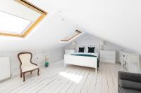 PenthouseStays Notting Hill - Chic 2 Bedroom Apartment w/ King Beds - near Portobello Road & Kensington High Street - Chambres d'hôtes Londres
