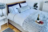 Wavecrest Holiday Cottage by Trident Holiday Homes - Bed and Breakfast Garryvoe