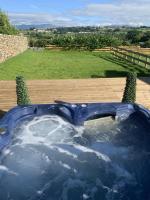 B&B Cockermouth - Luxury Cottage, views of the Lakes with Hot Tub - Bed and Breakfast Cockermouth