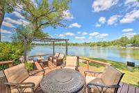 Lakefront Oasis with Boat Dock, Fire Pit, Grill - Bed and Breakfast Bristol