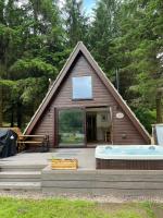 Bonnie Lodge-Lochside Location with Hot Tub - B&B Invergarry