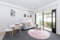 B&B Melbourne - Cozy 1 bedder in St Kilda with Balcony - Bed and Breakfast Melbourne