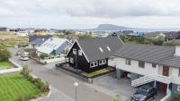 B&B Tórshavn - 3BR - Townhouse - Free Parking - Tórshavn - Bed and Breakfast Tórshavn