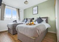 B&B Milton Keynes - Walnut House - Close to City Centre - Free Parking, Fast Wifi and Smart TVs by Yoko Property - Bed and Breakfast Milton Keynes