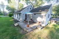 The charming Glenn Cottage! Walk to Lake Michigan! - B&B