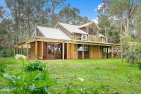 Kookaburra Cottage at Woodstone Estate - B&B
