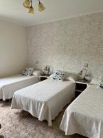 Dreibettzimmer mit eigenem Bad