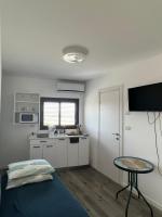 B&B Netanya - סטודיו חדש ויפה עם נוף לים - Bed and Breakfast Netanya