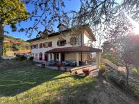 Large villa for 20 guests on large estate with private pool and tennis court Big conference room with facilities VILLAITALY EU - Chambres d'hôtes Cairo Montenotte