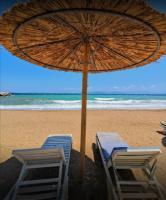 HoneyBee 1 - Sunny Studio in the center of Rafina - B&B Rafína