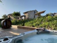 B&B Peaugres - Gîte de charme 5 étoiles pour couple avec sauna et jacuzzi extérieurs privatifs - Bed and Breakfast Peaugres