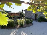 Gîte de charme 5 étoiles pour couple avec sauna et jacuzzi extérieurs privatifs - Chambres d'hôtes Peaugres