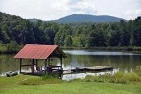 B&B Morganton - Rustic Meadow - Lake, mountain view, fishing, canoes, pet friendly - Bed and Breakfast Morganton