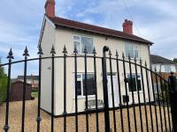 B&B Huntington - Delightful 2 bed detached home with secure parking - Bed and Breakfast Huntington