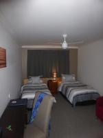 Chambre Lits Jumeaux avec Salle de Bains Commune