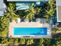 Byron Beachside Bliss - with pool & beach access - B&B Byron Bay
