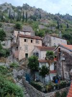 Camera Matrimoniale con Bagno in Comune 
