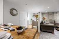 B&B Hyde - Victoria Place - 3-bed apartment, parking, Wi-Fi - Bed and Breakfast Hyde