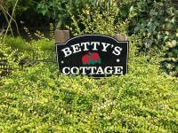 Betty's Cottage - Traditional Norfolk Farm Cottage - B&B Swafield