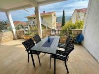 Two bedroom -Terrace- Parking- Walk to Beach - B&B Stari Grad