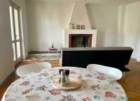 Two bedroom -Terrace- Parking- Walk to Beach - B&B Stari Grad