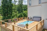 Weekend friends and fam! Media room, Hot Tub, Firepit, Sleeps 18 minutes to Asheville - Chambres d’hôtes