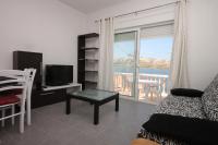 Apartamento de 2 dormitorios con terraza y vistas al mar