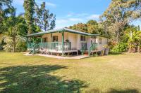 Hughes Hideaway - 2BR Cottage on 1 Acre w Air Con, King Beds - Chambres d’hôtes