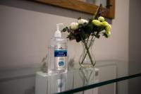 Urban Living's The Hopkins, Beautiful City Apartment with Private Parking - B&B